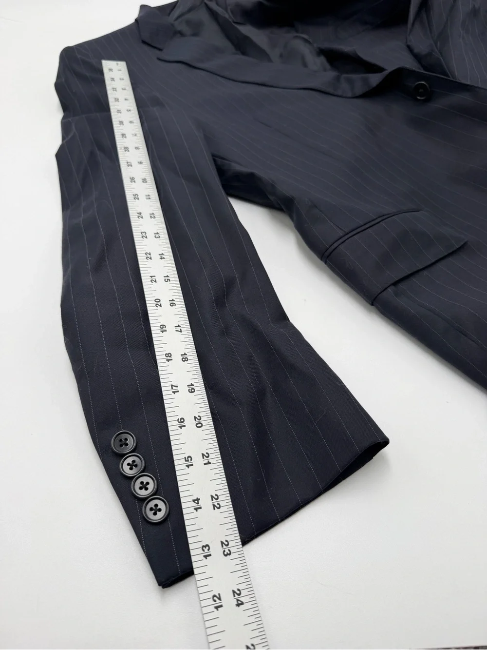 Jos. A. Bank Signature Gold Mens 44 RG Navy Blue Pinstripe 100% Wool Suit Gordon